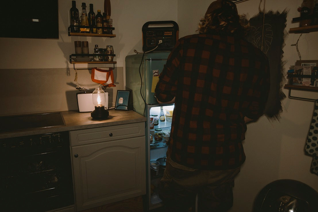 Wie man einen Kühlschrank mit einem Notstromaggregat betreibt