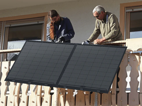 Solarpanel auf Balkon installiert